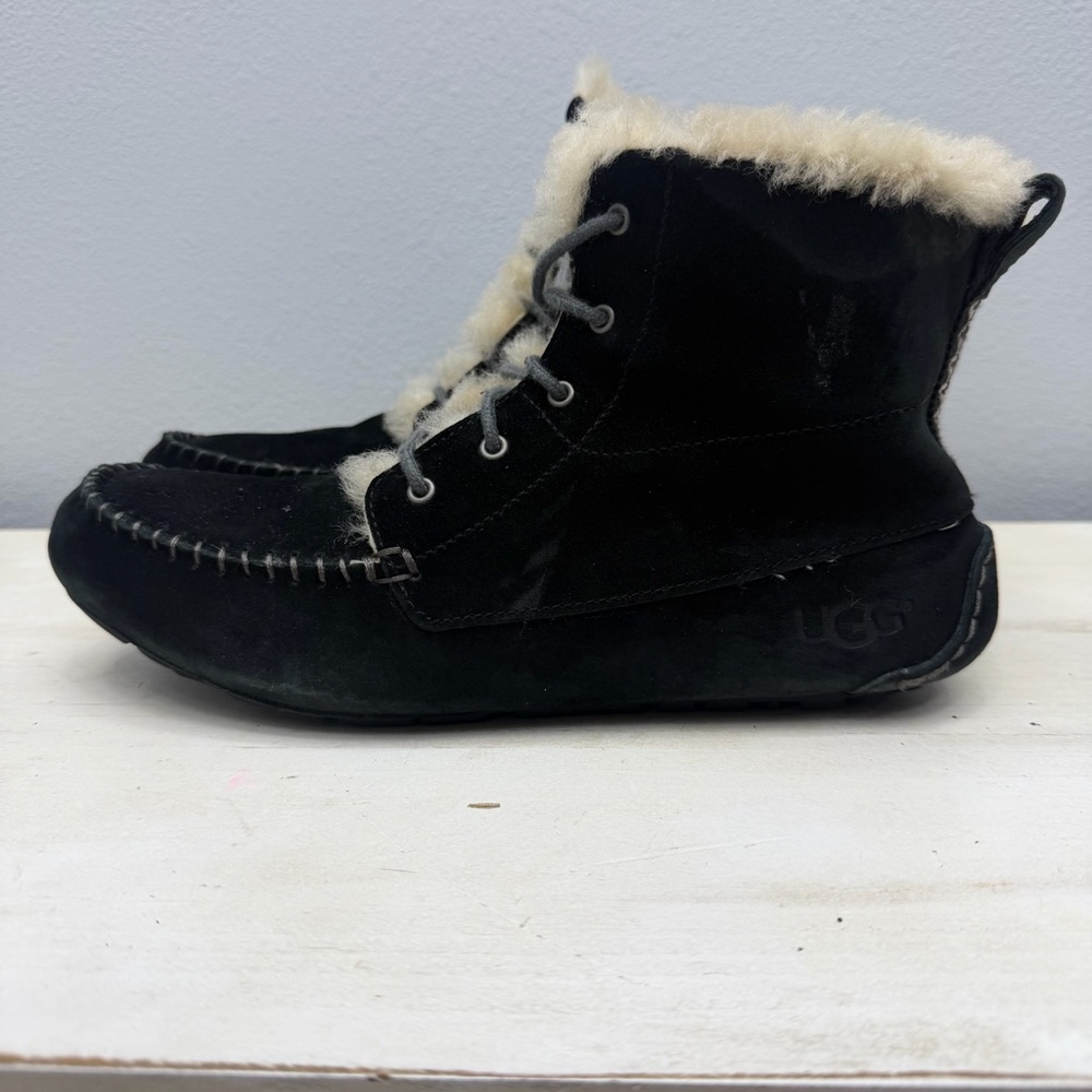 Ugg Black Suede Shearling Chickaree Ankle Boots Size 9